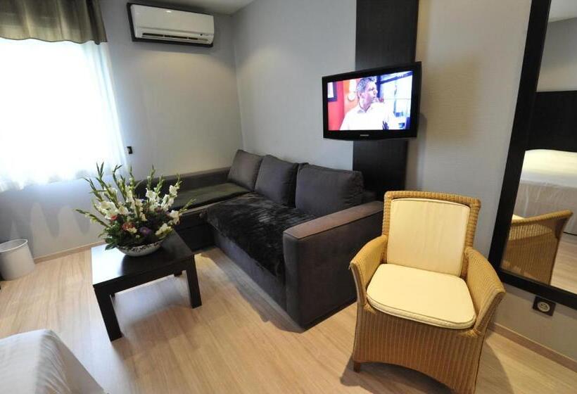 ホテル Logis Cottage