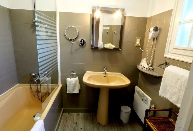 Logis Hotel De La Corniche