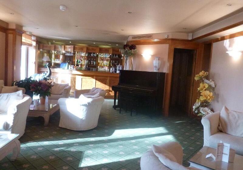 ホテル Logis Hôtel Le Rivage