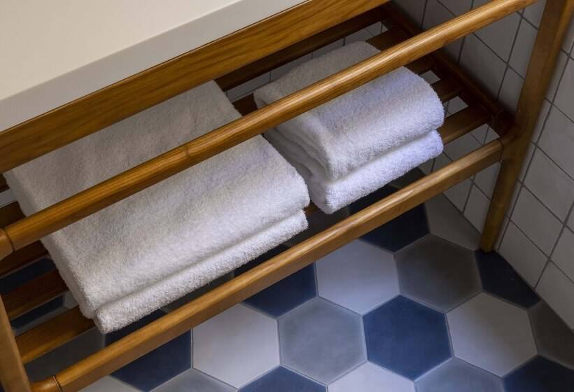 ホテル Louvre Montana