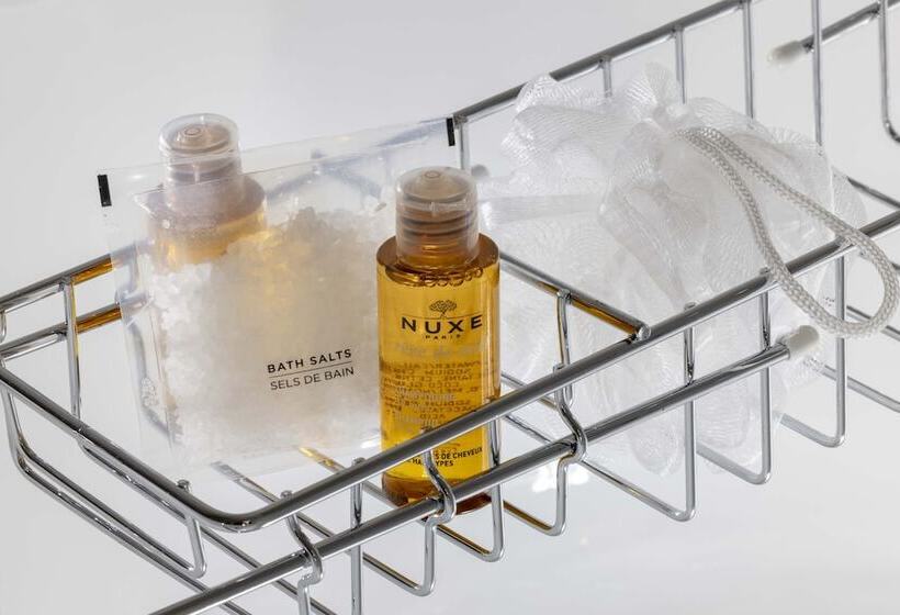 ホテル Louvre Montana