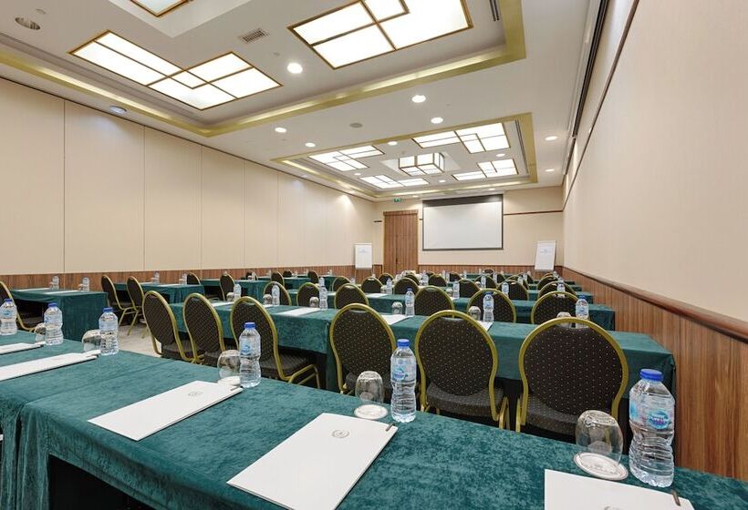 Отель Occidental Paris Levallois