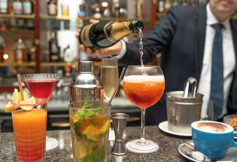 Отель Occidental Paris Levallois