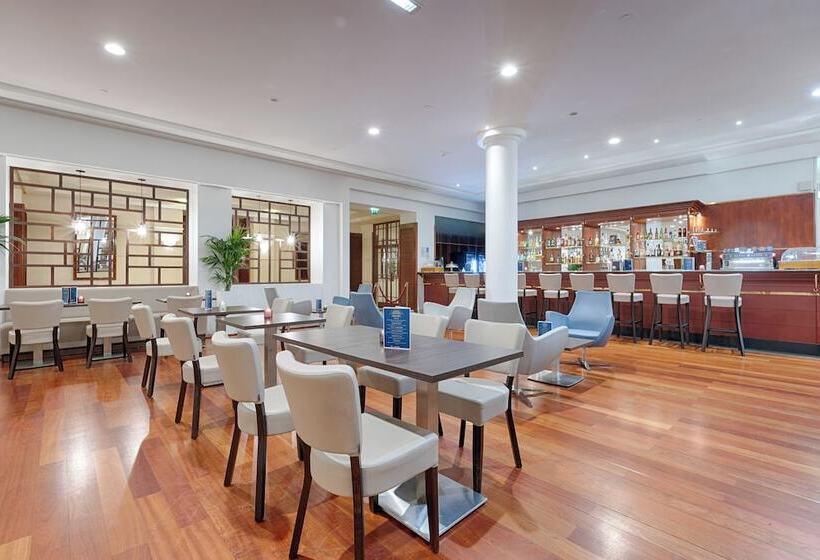 Отель Occidental Paris Levallois