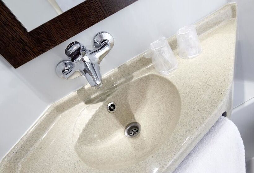 Отель Classe Troyes La Chapelle Saint Luc