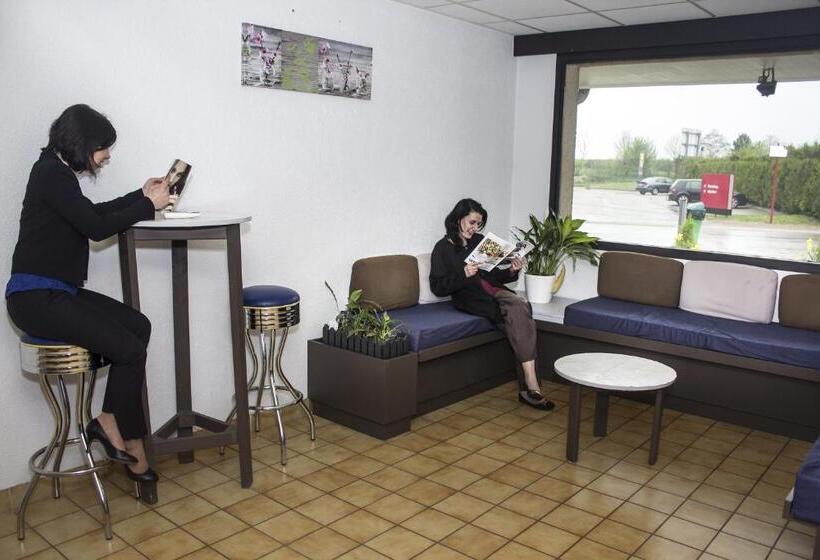 Отель Classe Troyes La Chapelle Saint Luc