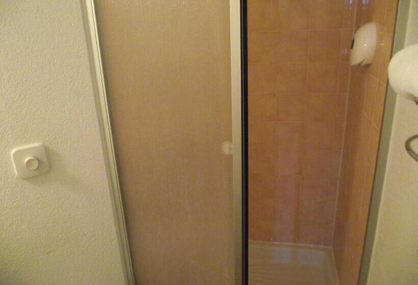 Отель Classe Troyes La Chapelle Saint Luc