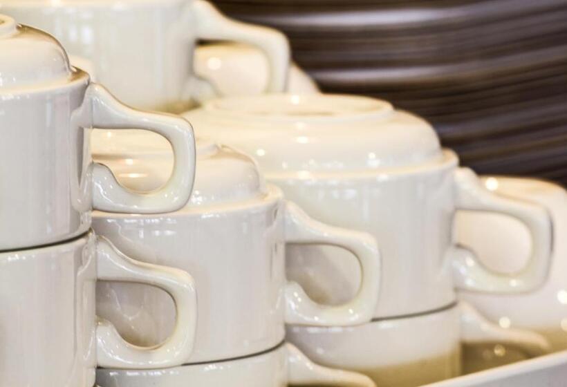 Отель Classe Troyes La Chapelle Saint Luc