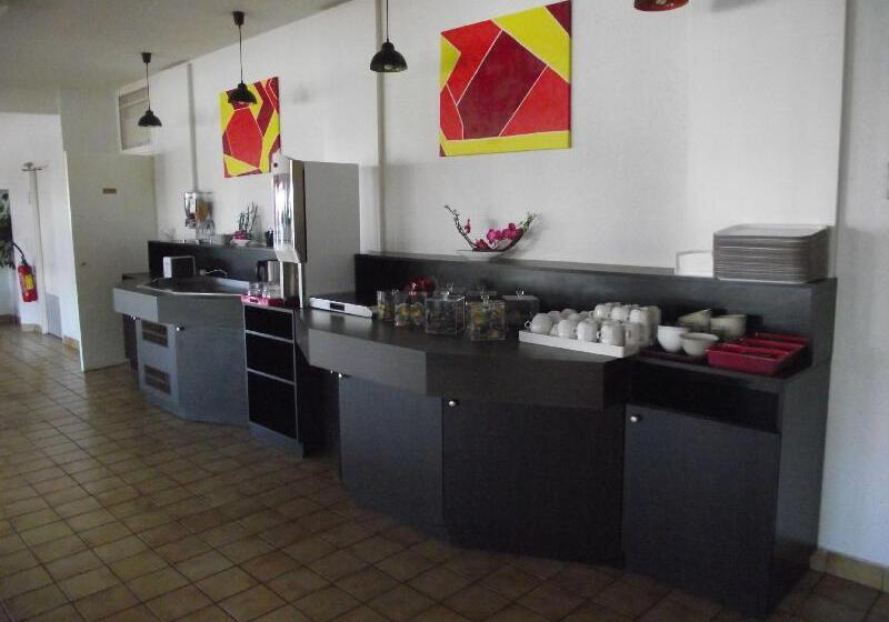 Отель Classe Troyes La Chapelle Saint Luc