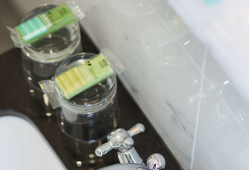 The Jay Hotel By Happyculture