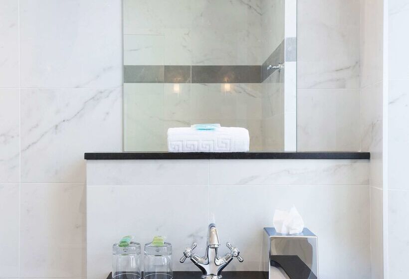 The Jay Hotel By Happyculture