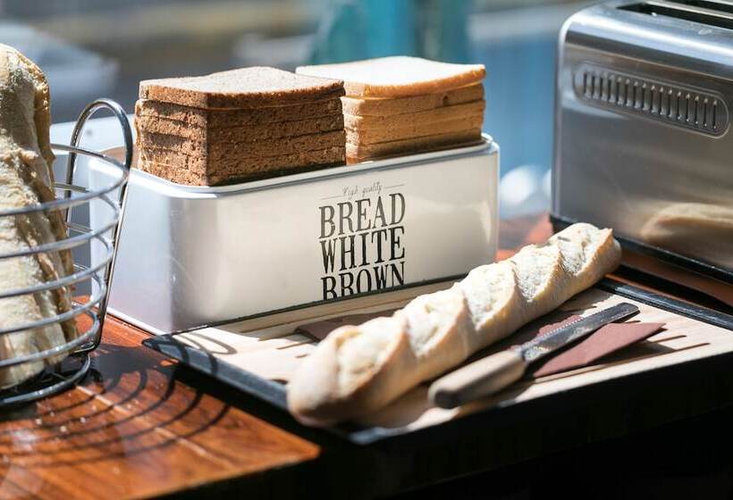 The Jay Hotel By Happyculture