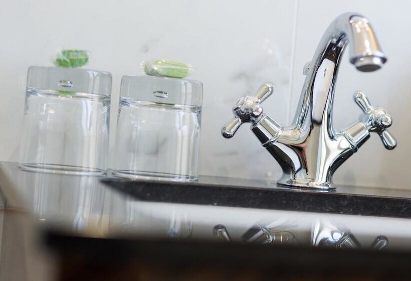 The Jay Hotel By Happyculture