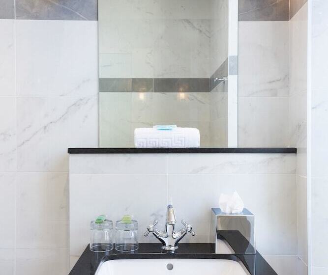 The Jay Hotel By Happyculture