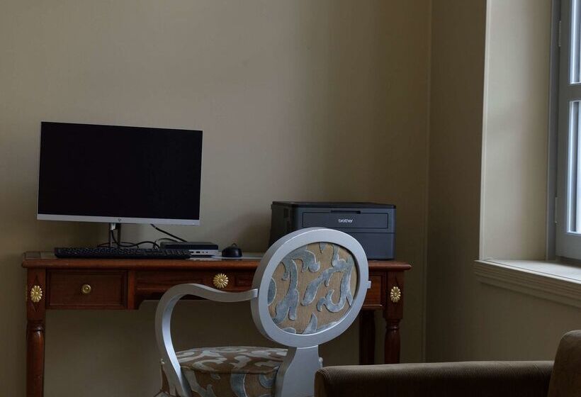 فندق Atrium Arles Centre