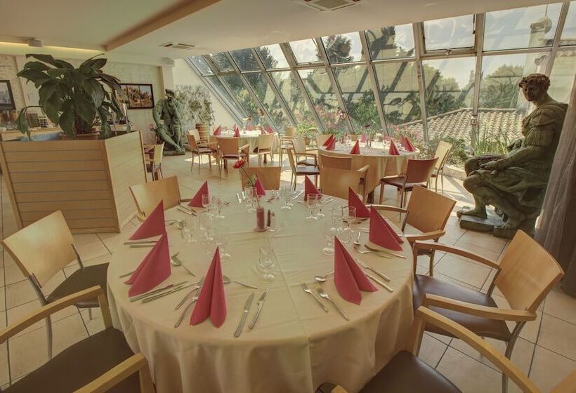 فندق Atrium Arles Centre