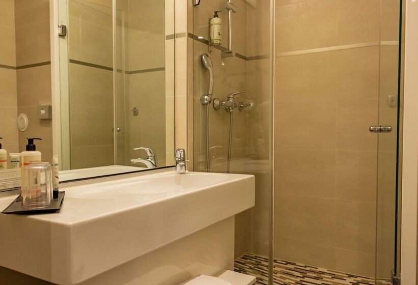 Отель Best Western Plus Le Moderne