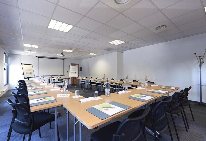 Отель Campanile Lille Nord  Wasquehal