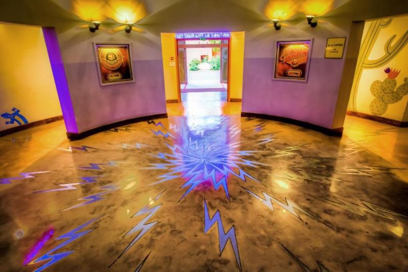 Disney Hotel Santa Fe