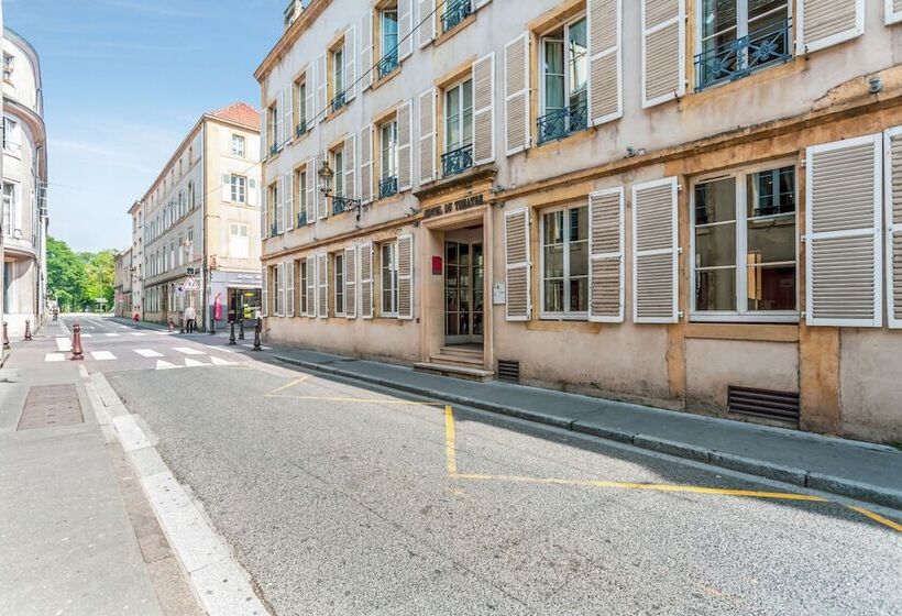 Отель Hôtel Du Théâtre Centre Historique Parking Souterrain Gratuit