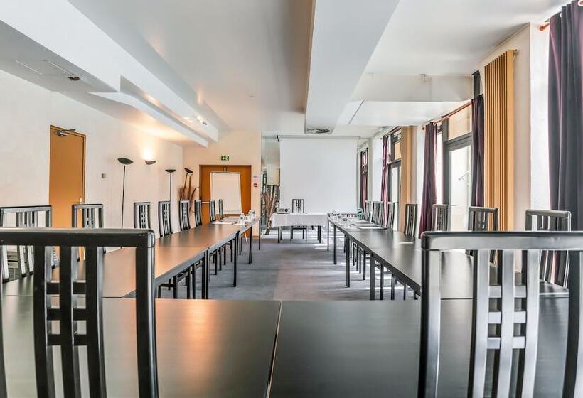 Отель Hôtel Du Théâtre Centre Historique Parking Souterrain Gratuit