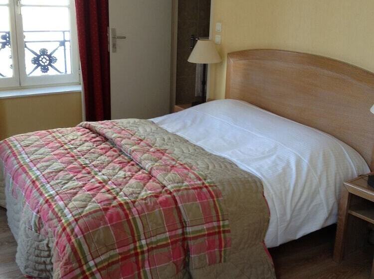 Отель Hôtel Du Théâtre Centre Historique Parking Souterrain Gratuit