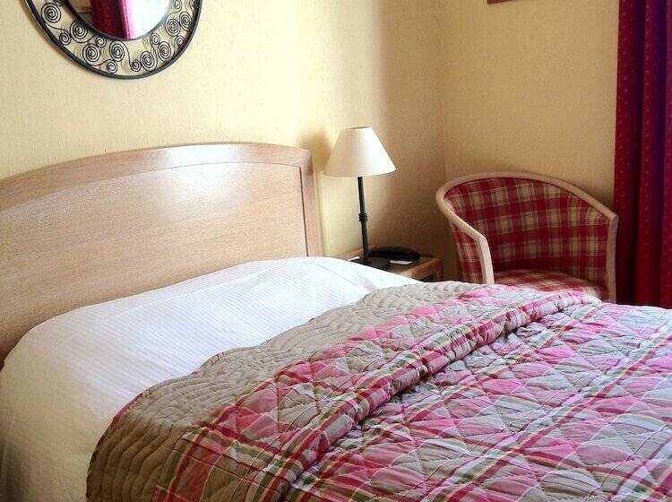 Отель Hôtel Du Théâtre Centre Historique Parking Souterrain Gratuit