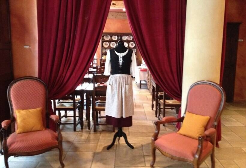 Отель Hôtel Du Théâtre Centre Historique Parking Souterrain Gratuit