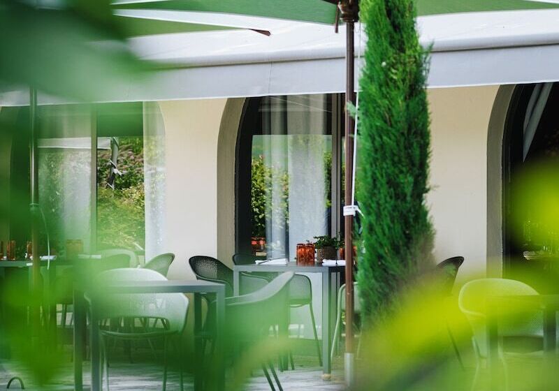 هتل Ermitage De Corton   Teritoria