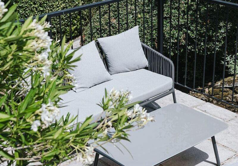 هتل Ermitage De Corton   Teritoria