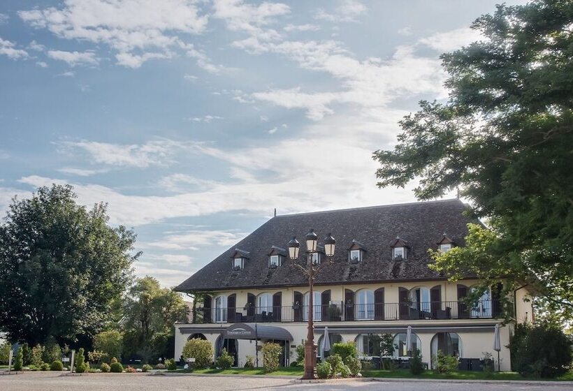 هتل Ermitage De Corton   Teritoria