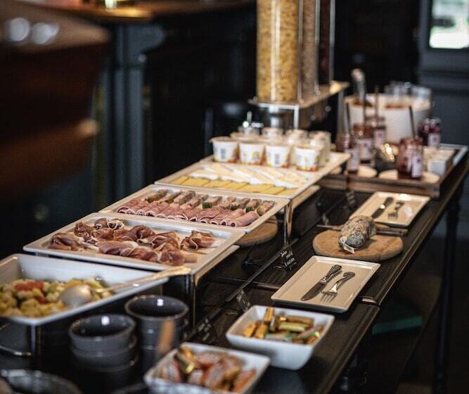 هتل Ermitage De Corton   Teritoria