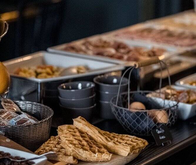 هتل Ermitage De Corton   Teritoria