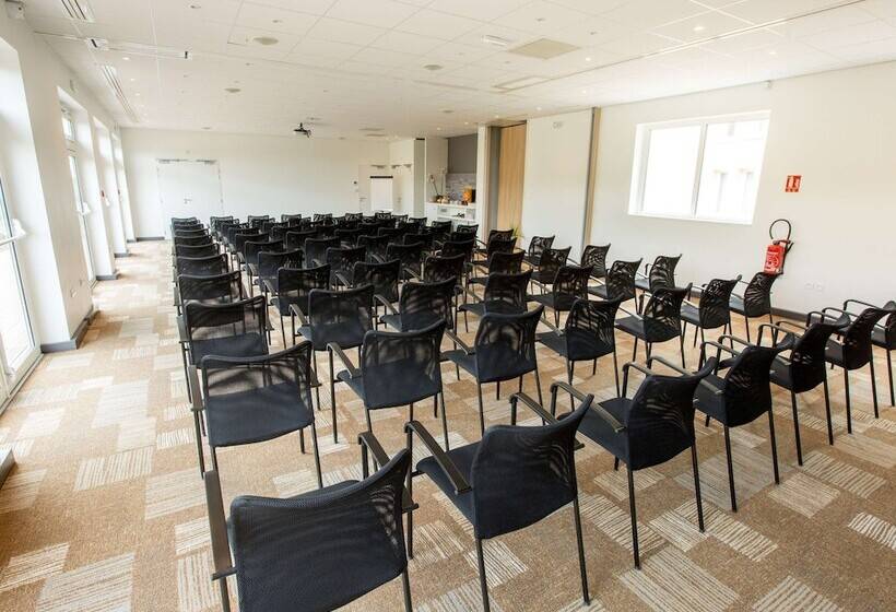 Отель Ibis Cherbourg La Glacerie