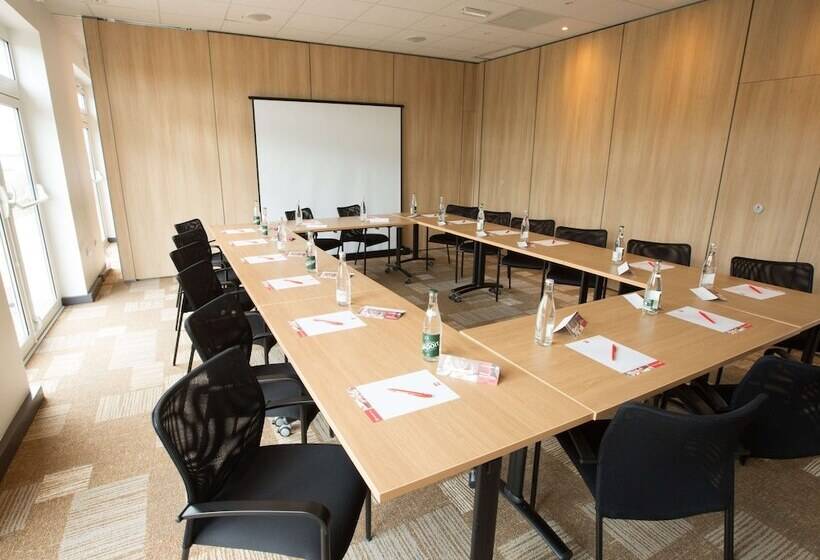 Отель Ibis Cherbourg La Glacerie