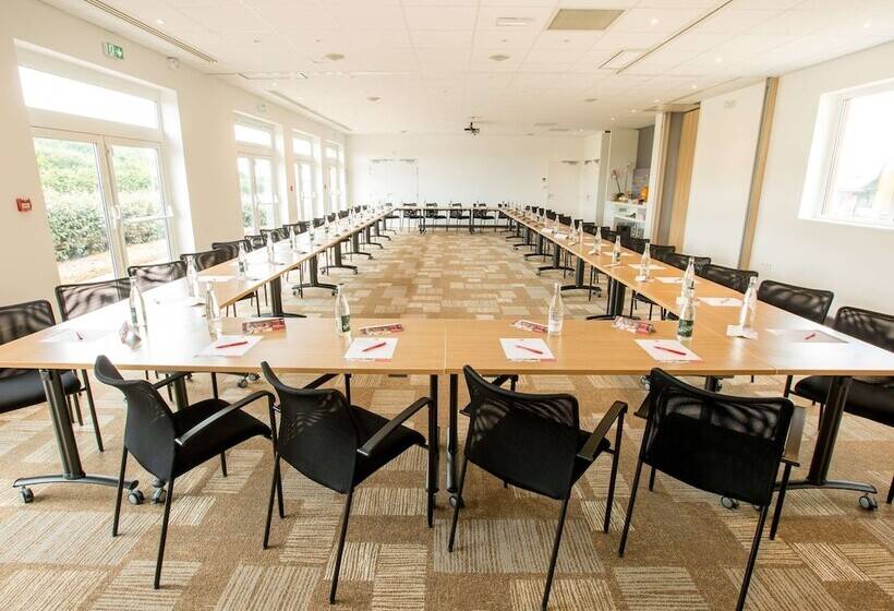 Отель Ibis Cherbourg La Glacerie