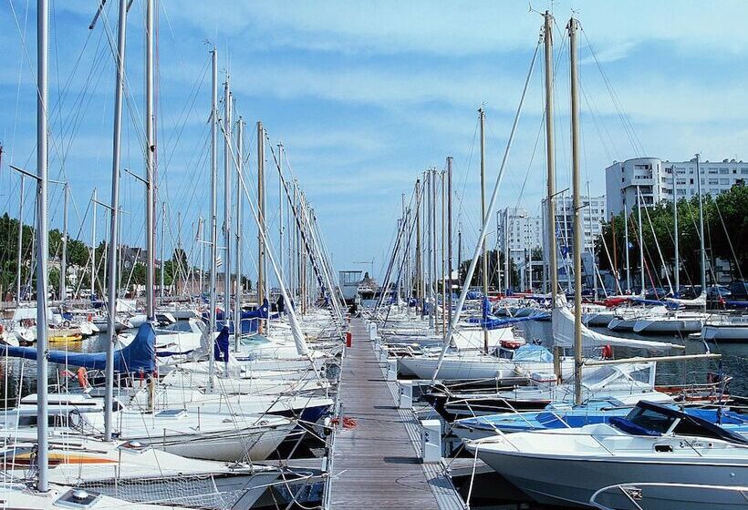Отель Ibis Lorient Centre Gare