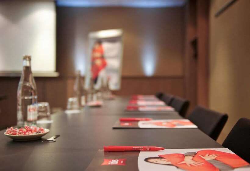 Отель Ibis Lorient Centre Gare