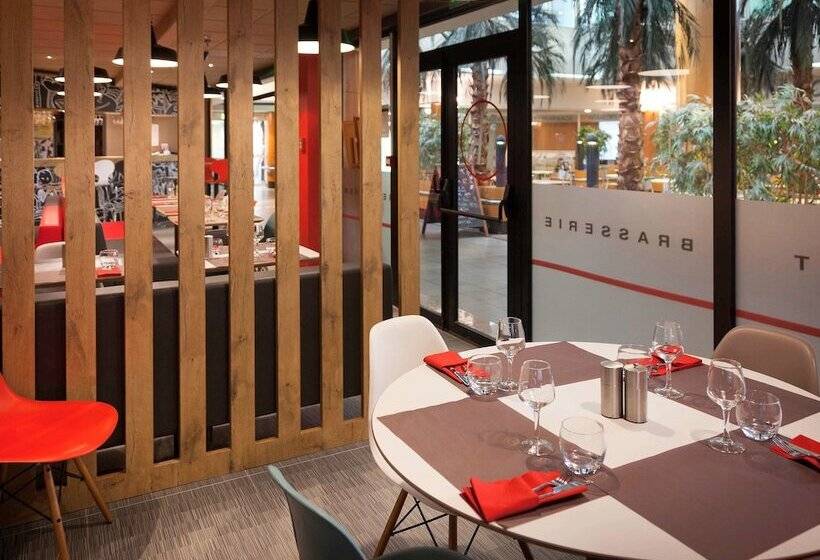 Отель Ibis Lorient Centre Gare