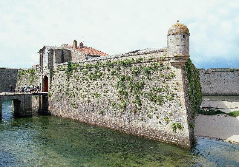 Отель Ibis Lorient Centre Gare