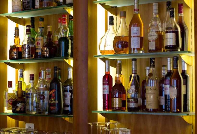 Отель Hôtel Le Valois, Cognac Centre