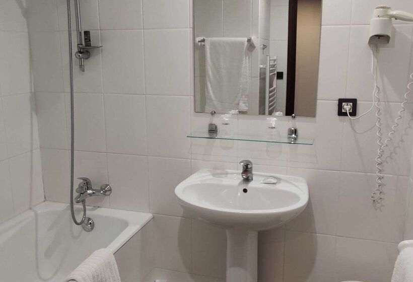 Отель Hôtel Le Valois, Cognac Centre