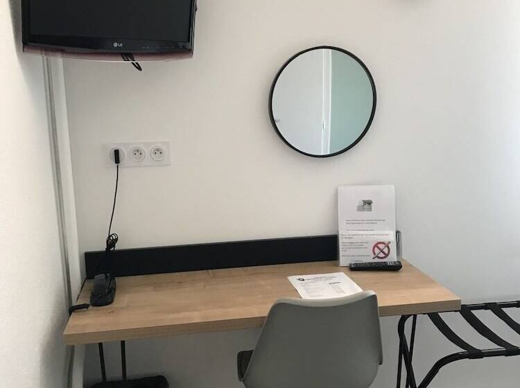 Отель Logis Cris Hôtel, Lyon Est