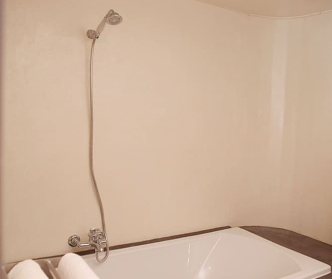 فندق Le Roncevaux