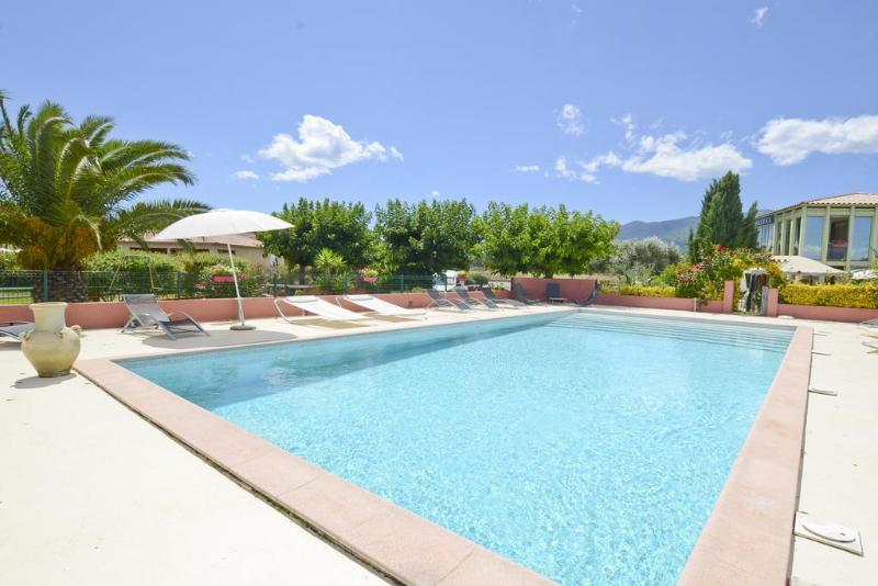 Отель Hôtel Les Jardins