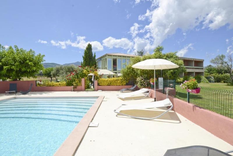 Отель Hôtel Les Jardins