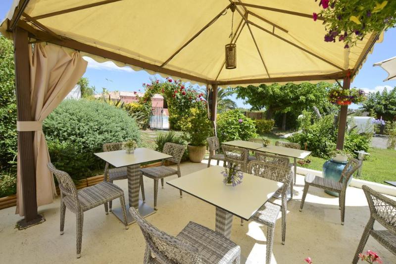 Отель Hôtel Les Jardins