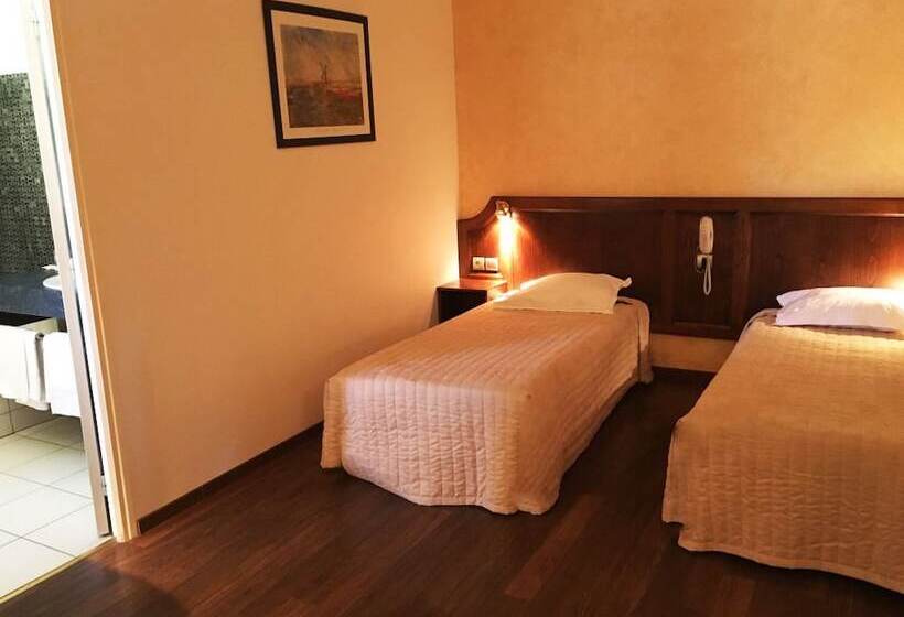 Отель Les Peyrières