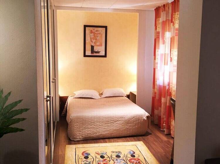 Отель Les Peyrières