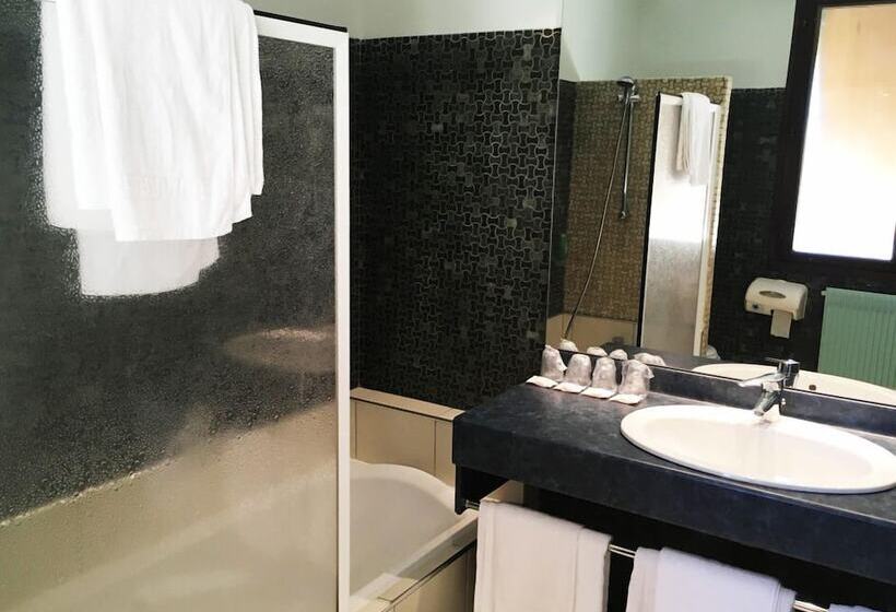 Отель Les Peyrières